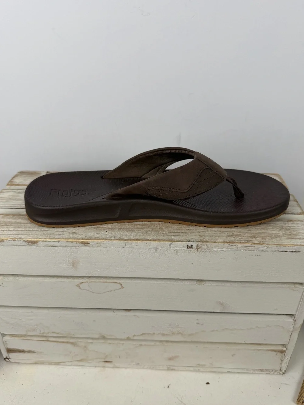 Flojos men's brown thong sandals flip flops size 10.